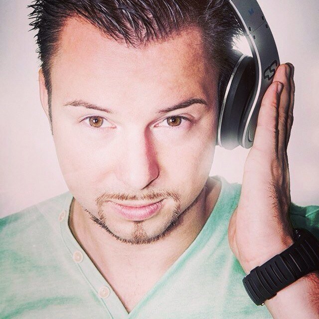 David Nessuno – Essential Sound for House Lovers.
Being a resident DJ at and crowd-puller to the EnVogue in Karlsruhe.