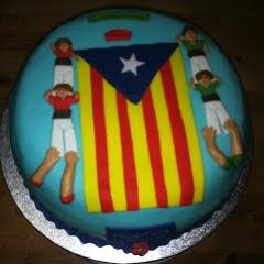 Em va trucar un cutxe blau i el vaig tirar pel barranc. EL PASTÍS VALENCIÀ SEL MENGEN ELS PAIASOS CATALANS. Qui no pense com jo és un ignorant.