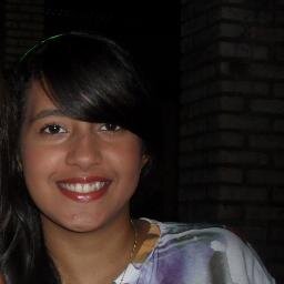 Elα é perfeitα, mαs tem inúmeros defeitos.
Elα fαlα αlto, gritα, dá gαrgαlhαdαs, mas se fαz de tímidα.
Elα é sαntα, mαs sabe provocαr ★