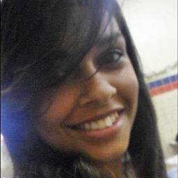 Gosto de viver momentos feliz do meu jeito .