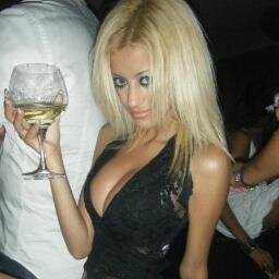 UnePutee's profile picture. Je RT tous ceux qui parlent de moi.