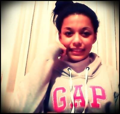 Se me odeiam eu não posso fazer nada, simplesmente eu existo pro terror da recalcadas, Nasci linda cresci abusada e hoje eu sou o terror das recalcadas ' ♪ ♪
