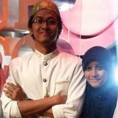 Perempuan yang lahir di Tangerang, 29-08-1996. Gadis kocak ini orangnya usil, jarang ngemil, apalagi ngupil. Lubey begitu teman-teman menjulukinya.