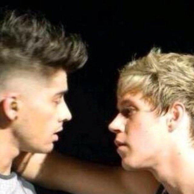 follow @lxrrycuddle