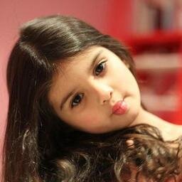 لا اسعى لتحسين ظن احد بي لان خالقي يعلم ما بقلبي وكفى ،آبنه لملكه تدعى *هنادي الحمد* هي آمي وحياتي وصديقتي ايضا