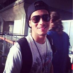 “sonho com o dia que irei poder te tocar” @aguiarthur