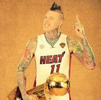 valek_34's profile picture. Среднестатистический житель Петербурга различает до двух с половиной тысяч оттенков серого.