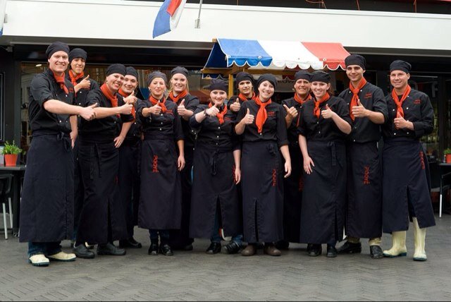 Sandra de Visscher. Hotello (Leeuwarden 2000) met gastvrije visspeciaalzaak! Natuurlijk met ruimte om lekker bij ons te genieten van onze visspecialiteiten!