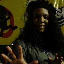 Uma comentarista de frases e piadas, que alegra e informa aqueles que me seguem (ou não); mas se nada der certo, eu tentei!(#NuncaTeveTaoBão #Rumoa250) =D