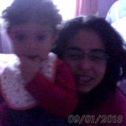 bueno soy yo una loca demente salida recien salida del psiquiátrico dbfkjdbk no mentira  y  amo todo lo que sea extraño que linda yo dbfkjfbkds =)
