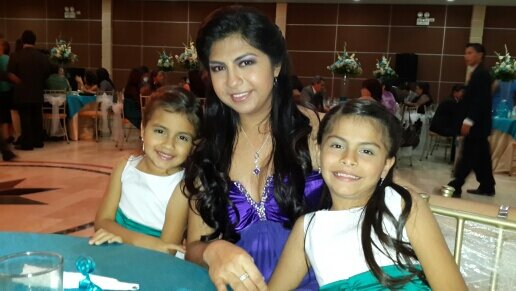 Feliz junto a mi rey y mis princesas !!! Feliz de sentir amor puro , sincero, unico y especial !!