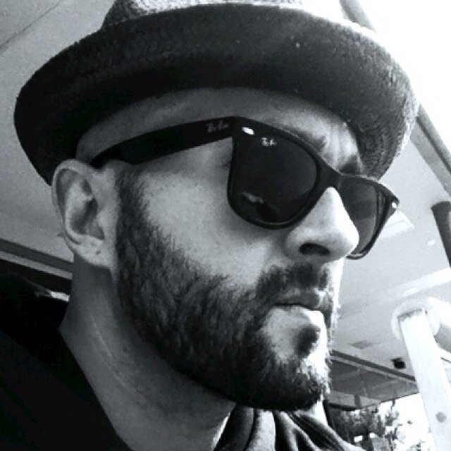 Realizador, editor y guionista. Especialista en webseries y cortos. Miembro del colectivo WebseriESpain y autor de Sangre de Dragón, MALOS y Uno menos.