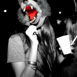 CualquieraPuta's profile picture. Si no te gustan mis tweets ahí tenes el botón que dice '' dejar de seguir'' simple no? (: