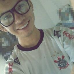 Seje feliz do jeito que você é, não mude sua rotina pelo o que os outros exigem de você simplesmente viva de acordo com o seu modo de viver.
(Bob Marley)