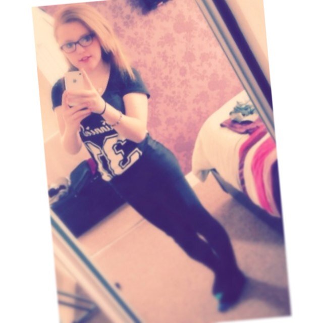 Married to Zayn Malik. Engaged to Harry Styles. In a relationship with Louis Tomlinson. Had a crush on Niall Horan. Best friend of Liam Payne. :D♡✿❥