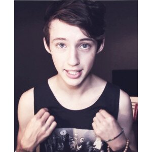 Hi! I'm Troye I'm 18 and I'm gay and taken by @TylerOakley_RP ! Talk to me. Troyler all the way