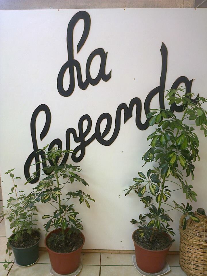 Si quieres transformar tu experiencia de comer en una leyenda ven a visitarnos y prueba nuestras parrilladas.
PARDO 415 ESQ. MERCED y PARDO MELIPILLA.