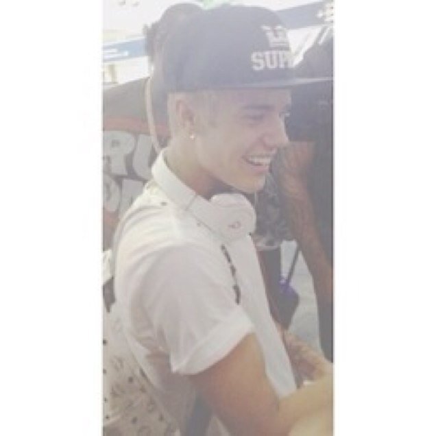 i gave u a free follow bc im so nice. My main acc is @avonjdrew. See ya