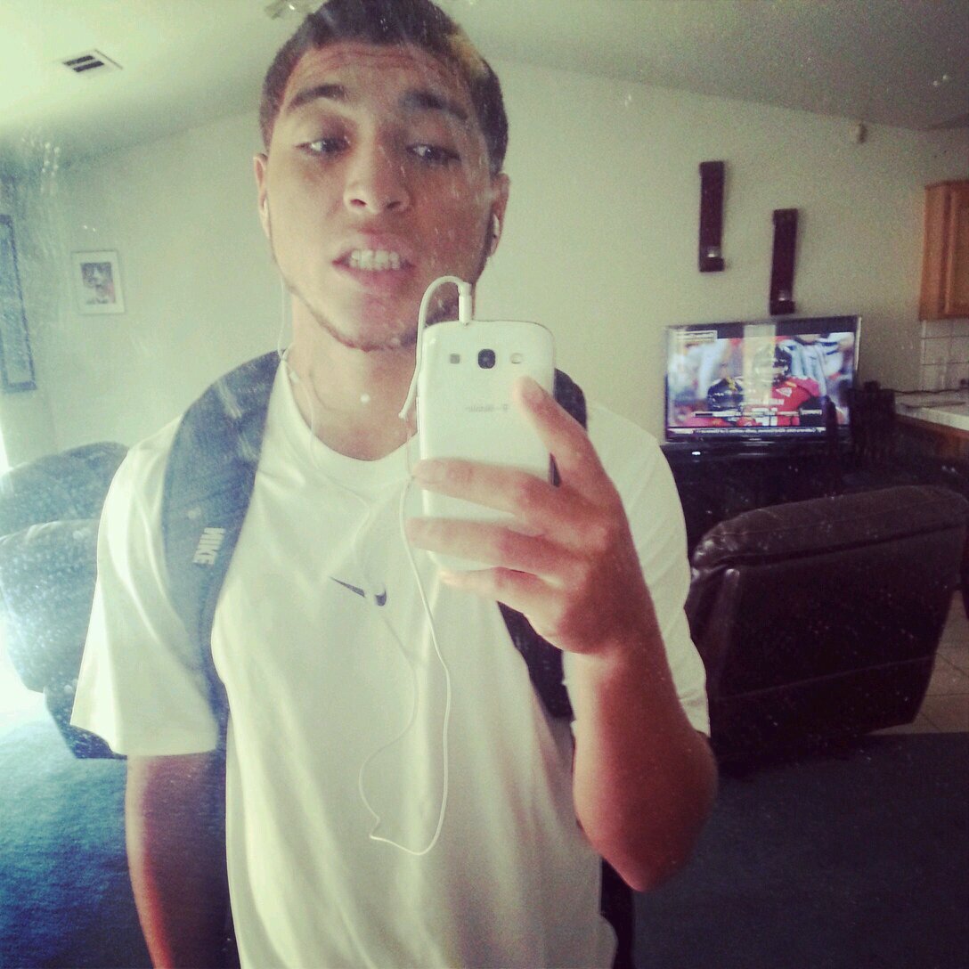 T_Time00's profile picture. TW ,Senior, Student Athlete. Chasing Pavements. Football Clears my head.