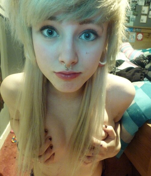 yes i'm a girl, yes i'm real...and yes i can be a little bit of a slut :) Follow me back, and DM for a naughty pic ;)