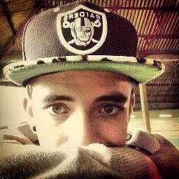 E cada vez que eu caia a mão de Deus me levante que eu tenha força o bastante para prosseguir adiante .