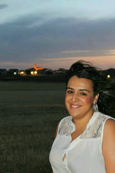 Afri_Moreno's profile picture. Nada termina hasta que tú sientes que termina.