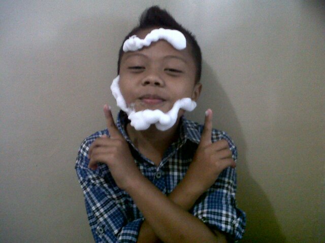 My name is faiz kamal rabbani,I live in bandung,and don't forget follow my sister @dilahalda130