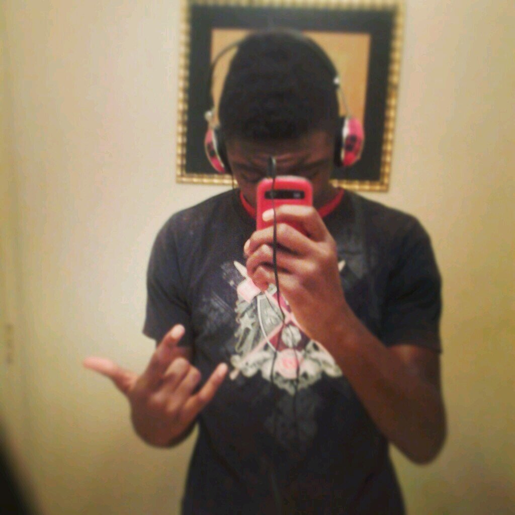 girlz is my motivation my bio is about me i have nun to say but Follow my insta moneyman4life1123