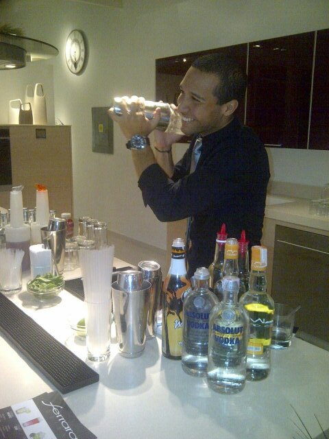 Servicio de barra movil y cocteleria disponible para cualquier info. Info. 04261163861 / zews.wm@gmail.com