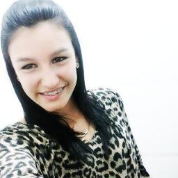 • Levanta , sai de bõa ..
Muitta gente me imita, me irrita , me copia , mais to tranquila . (y'