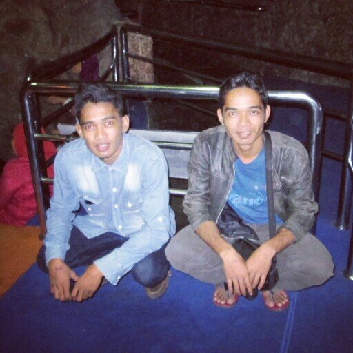 Dio_Rossi22's profile picture. Kita tidak akan bisa menyeberangi lautan hanya dengan berdiri dan memandangi air,,,