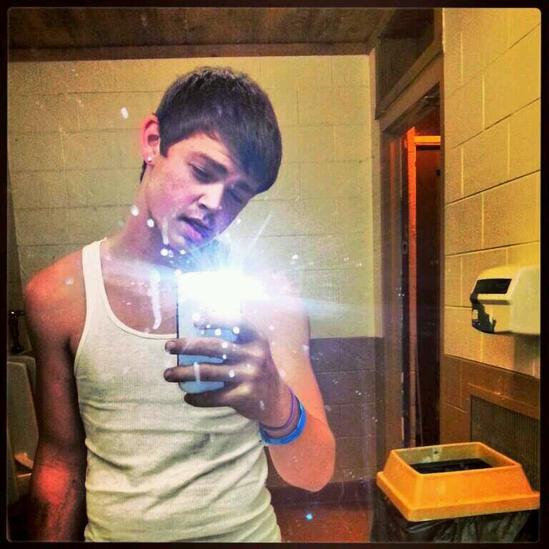 # 1-586-909-1182

Kik.mikey_williams_

Intagrame. Mikey_williams_

Follow me message me I love making new friends .

15 
SINGLE (:
5'10