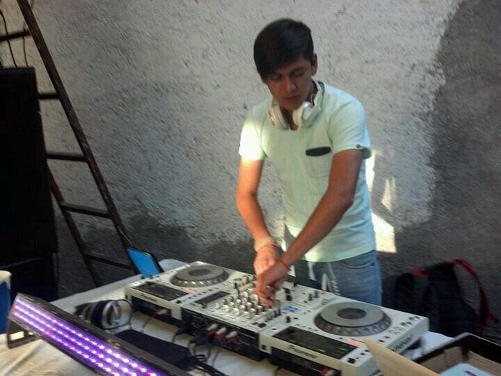 adrianfresheff's profile picture. aaaaj !