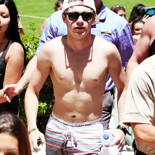 let's say free follow from @niallactic yeah? go follow her :)