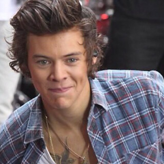 You just got a free follow but DONT FOLLOW ME FOLLOW @Harry_Chanel ♡ she is almost at her goal. Oh and i love you!
