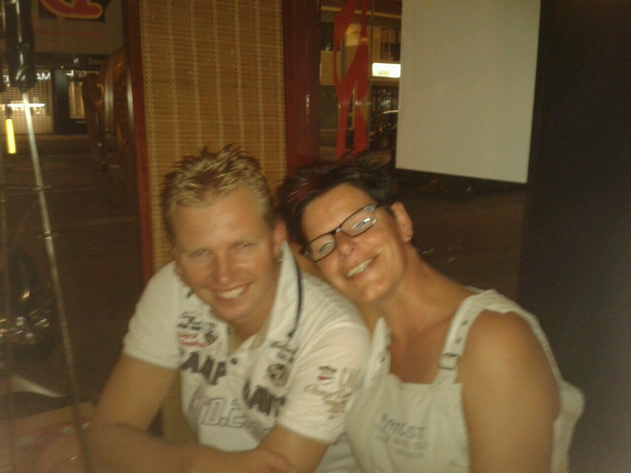 Getrouwd, moeder van twee zonen.