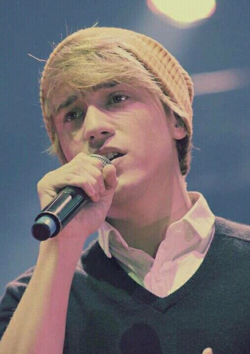 Cuenta dedicada para apoyar a  @CarlosAuryn 1/5 de @AurynOficial desde gudalajara. el? el causante de nuestras sonrisas .misi & sadi