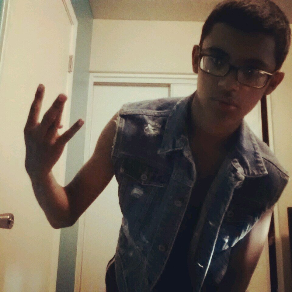 IG:waldo_alvarez   follow me and ill follow back ;)      kik:waldogoestribal.      snapchat:waldogoestribal