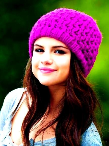 Welcome to SGStyle_  You can see here, everything about to style of the famous actress and singer Selena Gomez.