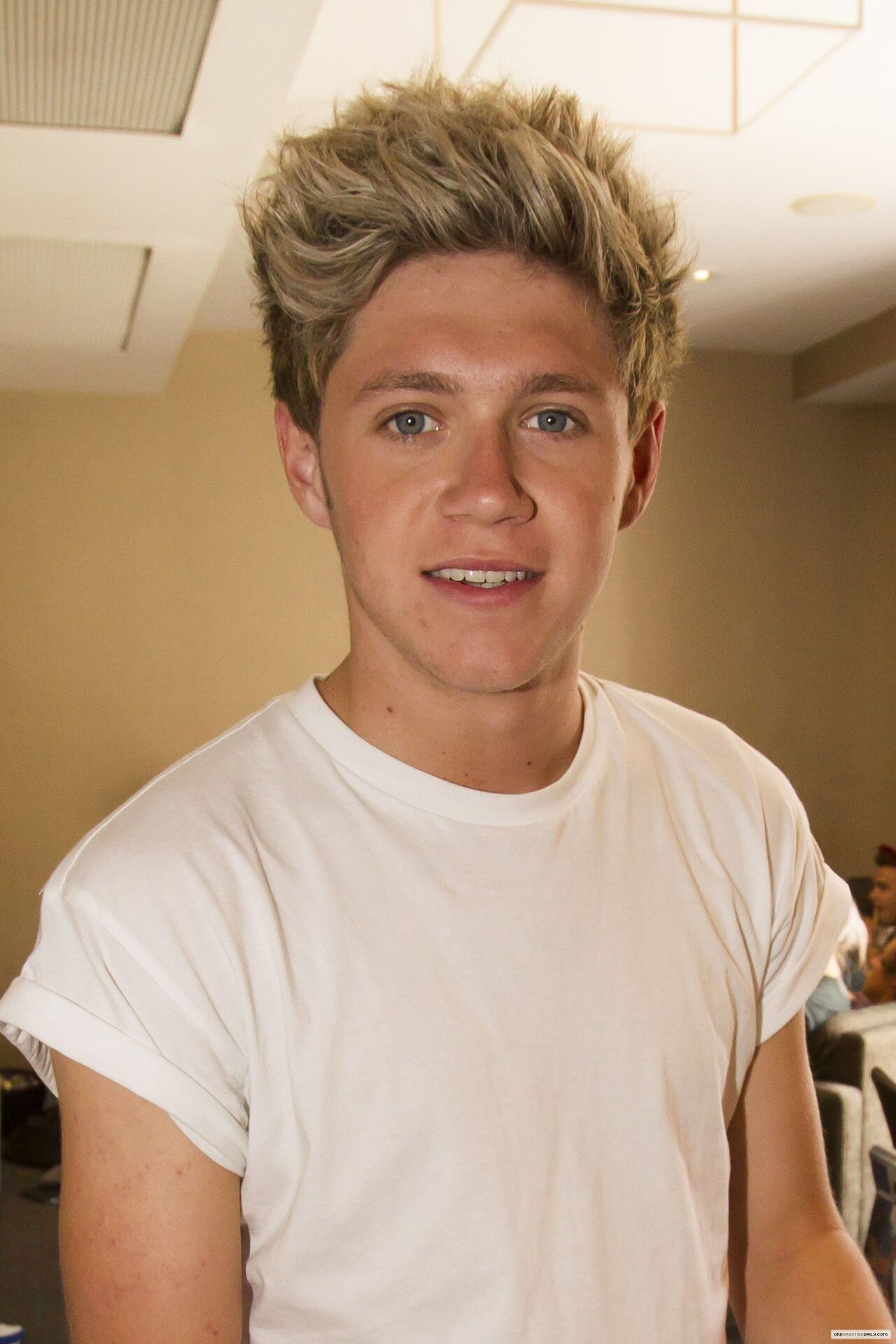 hey I just gave you a free follow so can you please follow @ruggedniall in return and help her reach her goal :)