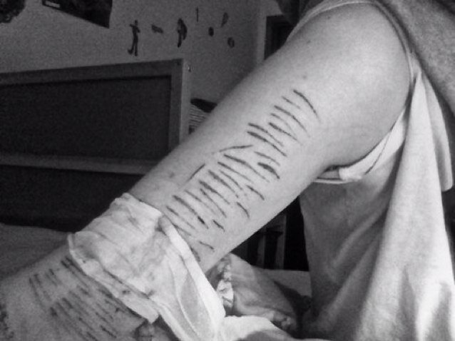 Heeey, Female &' 13 years, sometimes suicidal. I'm here to help my friends with a secret ED account. But if you need somebody to talk? I'm there for you.. :)