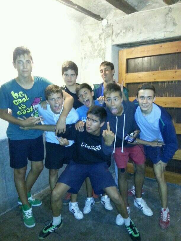 me gusta el futbol salir con mis amigos escuchar dubstep y rap!