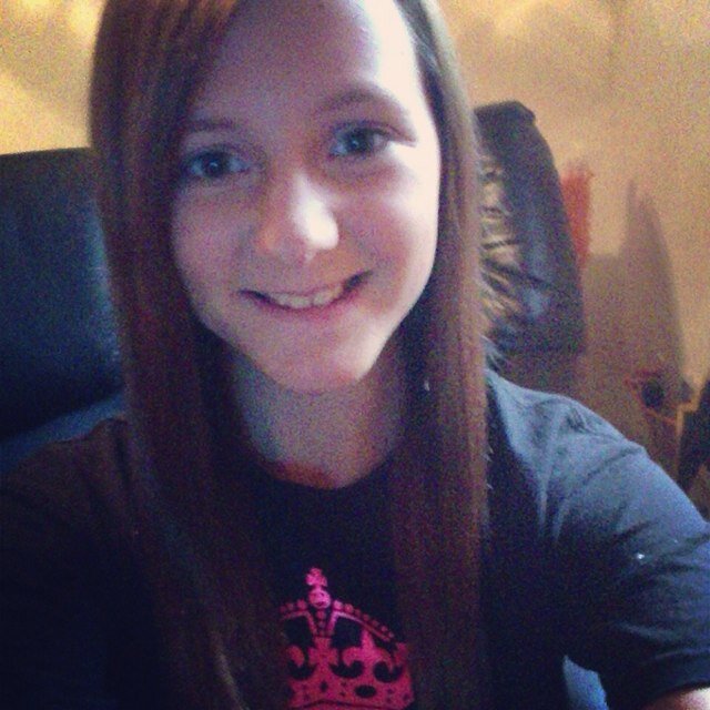 Hi. Im sierra davis. Directioner, and belieber. Follow me and ill follow u back. :)