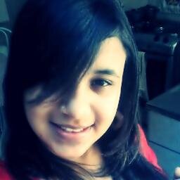 Mais ela é toda toda, ela é toda toda,
Toda top, toda linda, leve e solta
E quer mais que você se exploda,