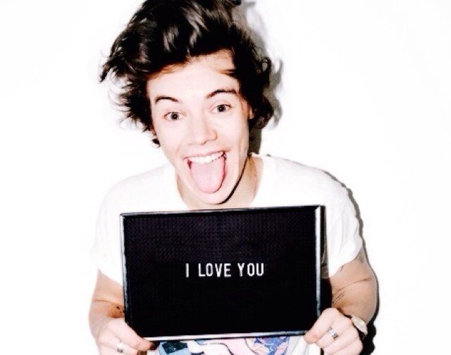 happy to give anybody a free follow! it would be nice if you followed @snuggIemeharry xx