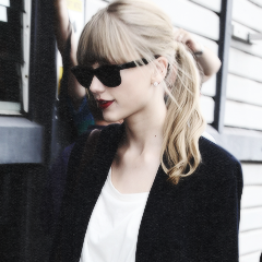go follow @magicisswift she follows back and gives shoutouts if you ask her to!!!! #swiftie13