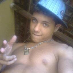 solteiro, super brincalhão. gosto de joga bola.adventista, desbravador. esta bom falei de mais da minha vida quer saber de min segue ai galera