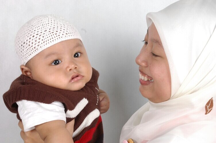 Munawar Holil's wife, Aimar Hilmi's Mom, teacher.