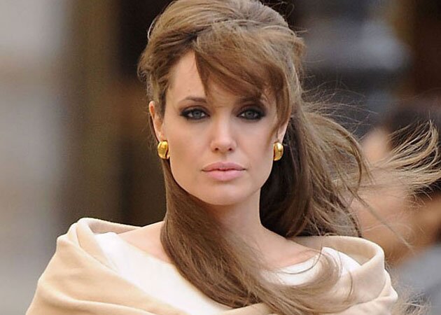 Não só apenas sobre Angelina Jolie, é apenas inspirado nela. Mas contém frases interessantes. Etc. | Obrigada o que nos seguiu! Oficial |