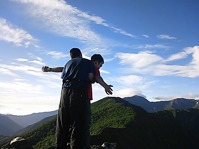 男には二種類しかいない。                                                           山に登る男と…それ以外だ。